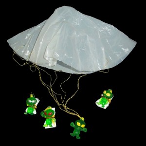 RTD-236912 : 12-Pack Green Alien Paratroopers Parachute Space Aliens at RTD Gifts