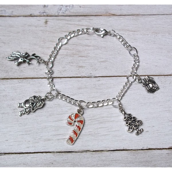 Tibetan Silver Christmas Charm Bracelet 7 Inch Santa Reindeer Tree Candy Cane Tibetan Silver Christmas Charm Bracelet 7 Inch Santa Reindeer Tree Candy Cane