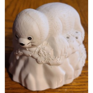 TYD-1340 : House of Lloyd 1992 Baby Seal Refrigerator Deodoriser Baking Soda Holder at RTD Gifts TYD-1340 : House of Lloyd 1992 Baby Seal Refrigerator Deodoriser Baking Soda Holder at RTD Gifts